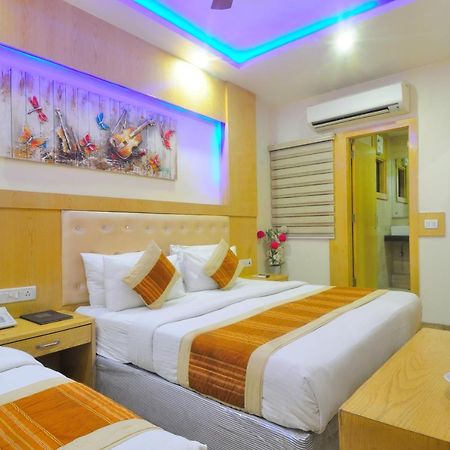 Hotel Prince Palace Deluxe New Delhi Exterior foto