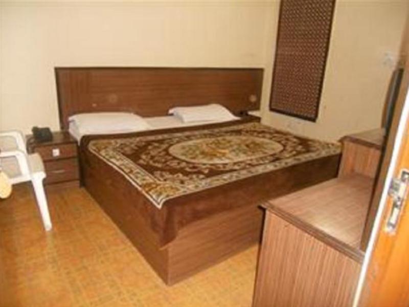 Hotel Prince Palace Deluxe New Delhi Exterior foto