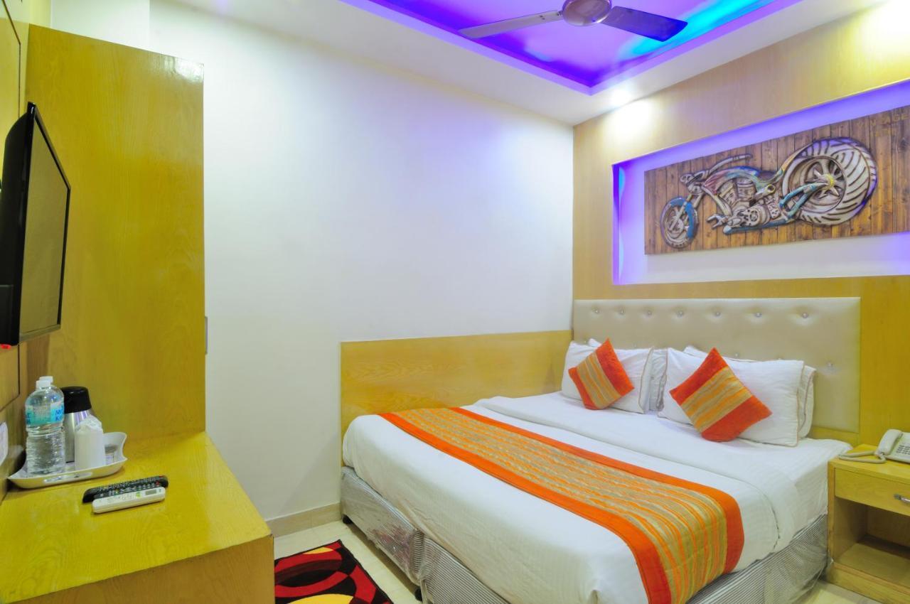 Hotel Prince Palace Deluxe New Delhi Exterior foto