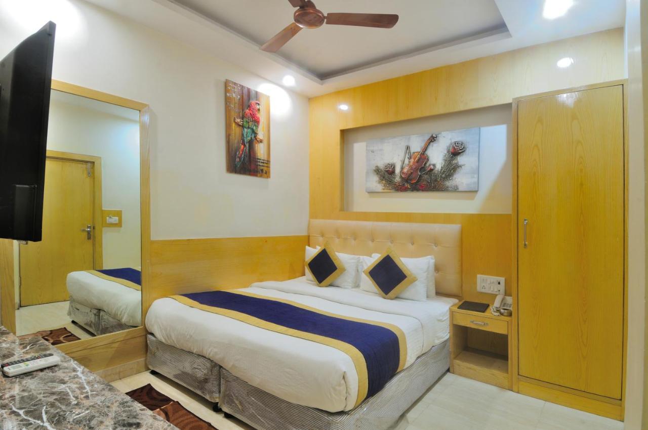 Hotel Prince Palace Deluxe New Delhi Exterior foto