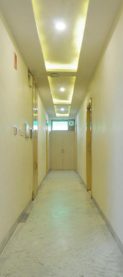 Hotel Prince Palace Deluxe New Delhi Exterior foto