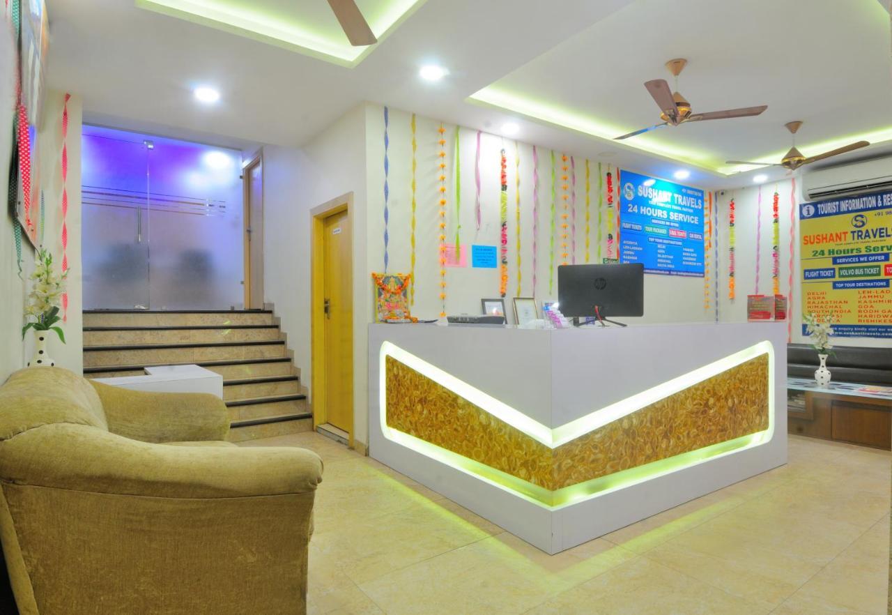 Hotel Prince Palace Deluxe New Delhi Exterior foto