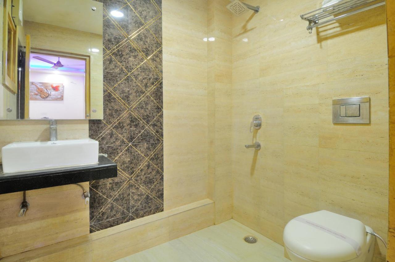 Hotel Prince Palace Deluxe New Delhi Exterior foto