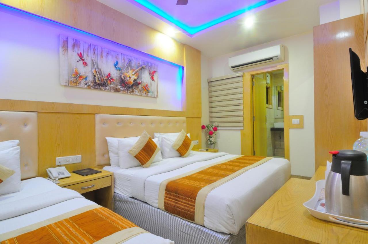Hotel Prince Palace Deluxe New Delhi Exterior foto