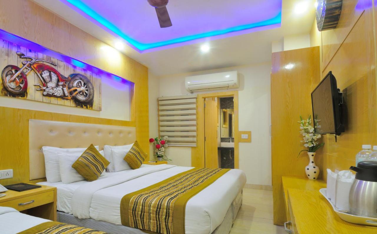 Hotel Prince Palace Deluxe New Delhi Exterior foto
