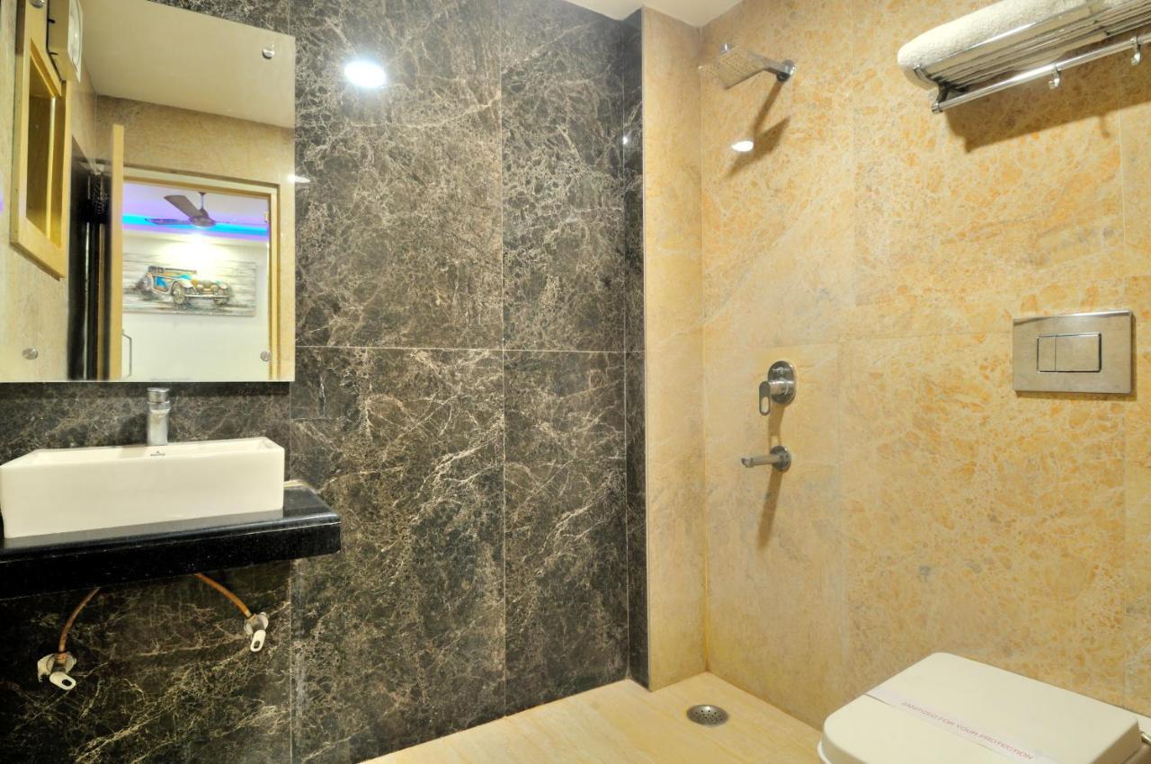 Hotel Prince Palace Deluxe New Delhi Exterior foto