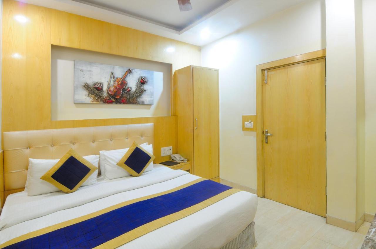 Hotel Prince Palace Deluxe New Delhi Exterior foto