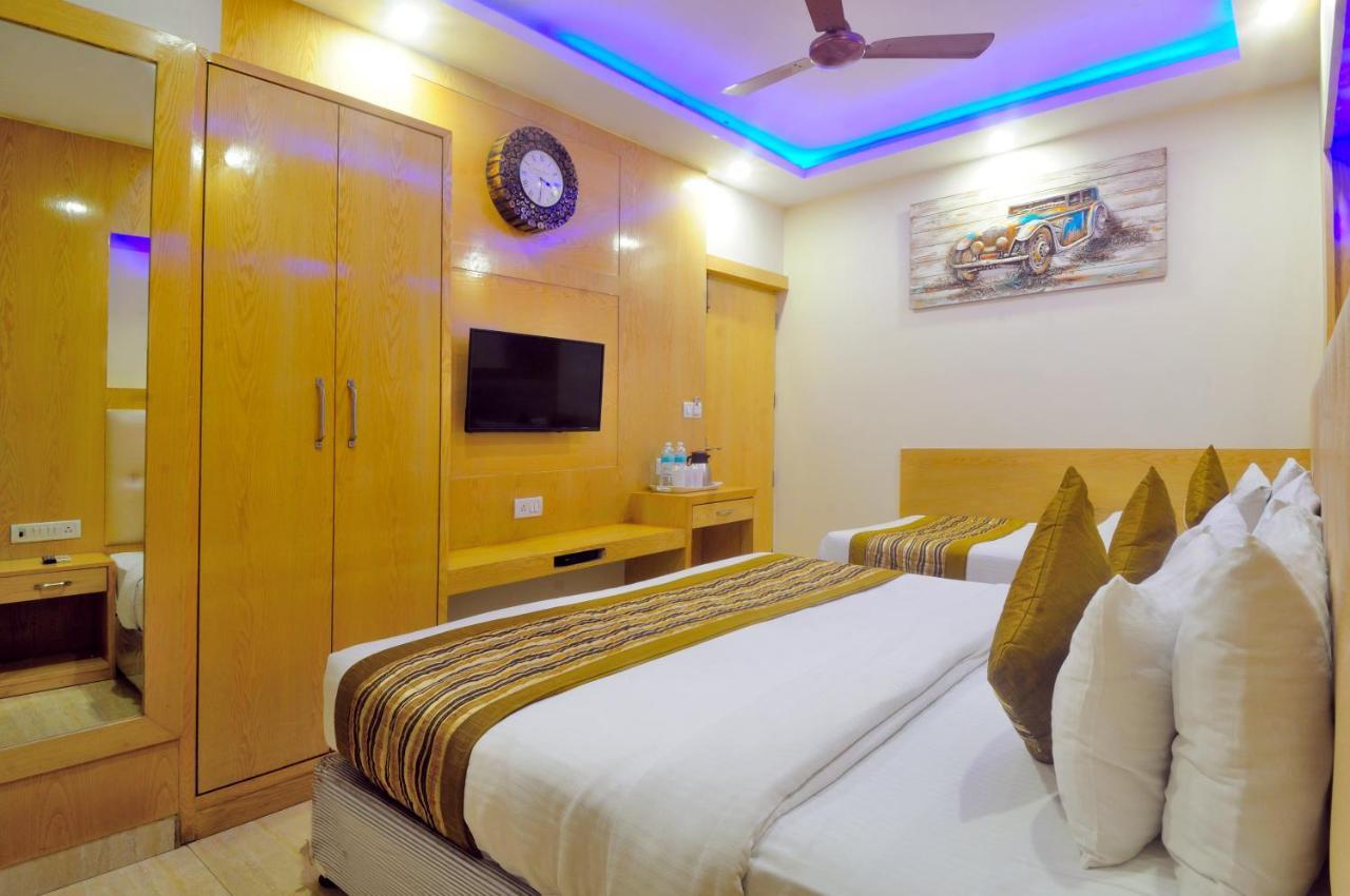 Hotel Prince Palace Deluxe New Delhi Exterior foto