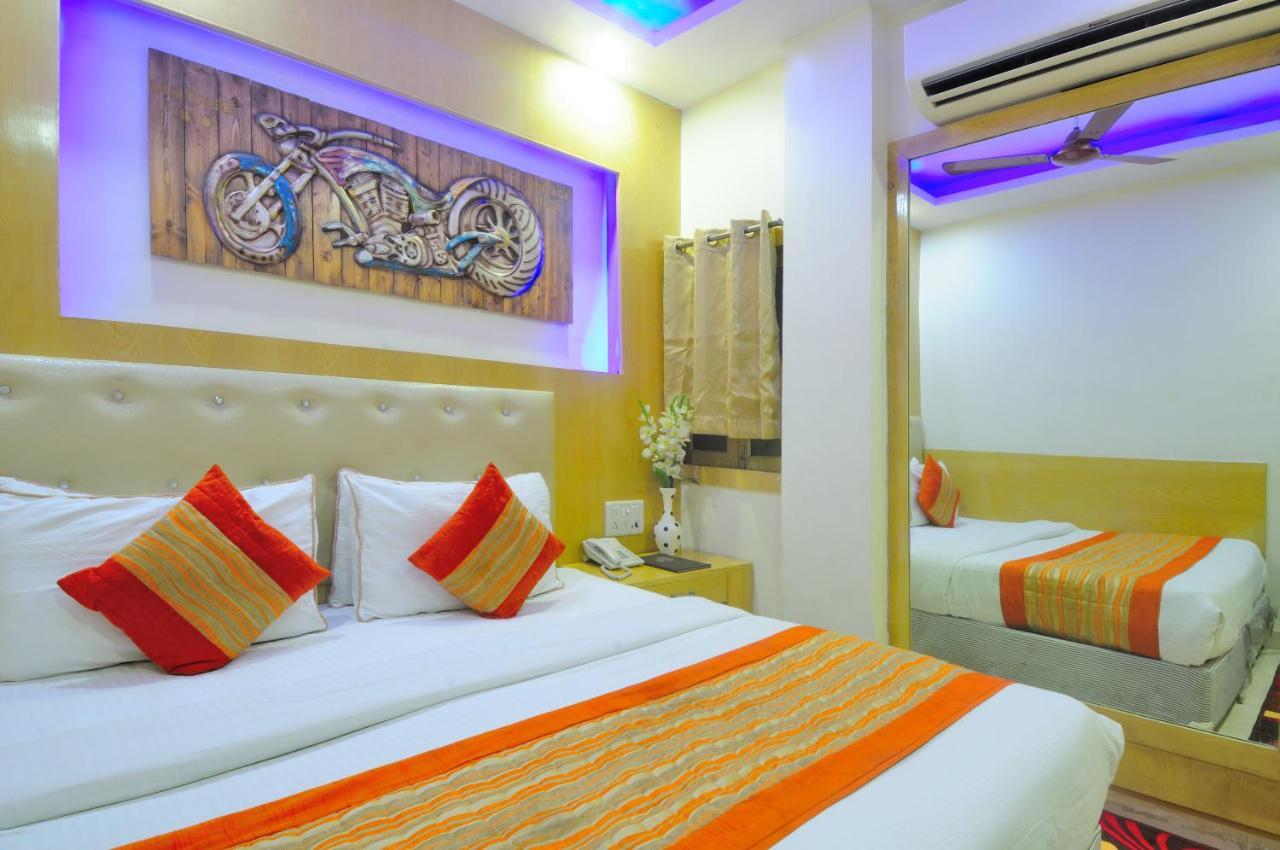 Hotel Prince Palace Deluxe New Delhi Exterior foto