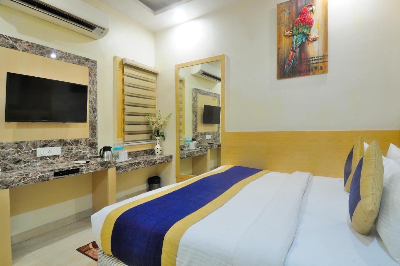 Hotel Prince Palace Deluxe New Delhi Exterior foto